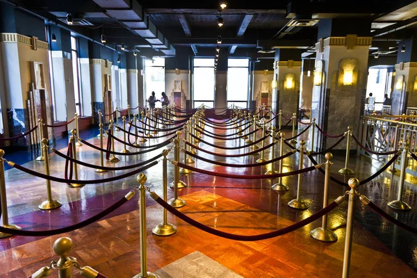 Зал ожидания лифта для обсерватории внутри Empire Sta — стоковое фото