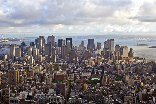 Blick über Manhattan und Wolkenkratzer in New York — Stockfoto