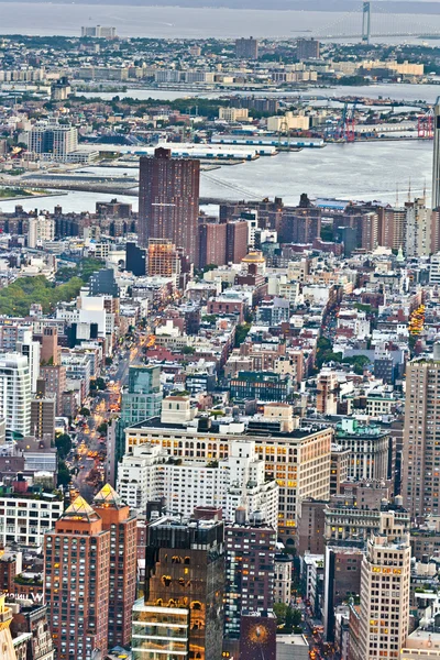 在从帝国状态 bui 上部曼哈顿全景鸟瞰 — 图库照片