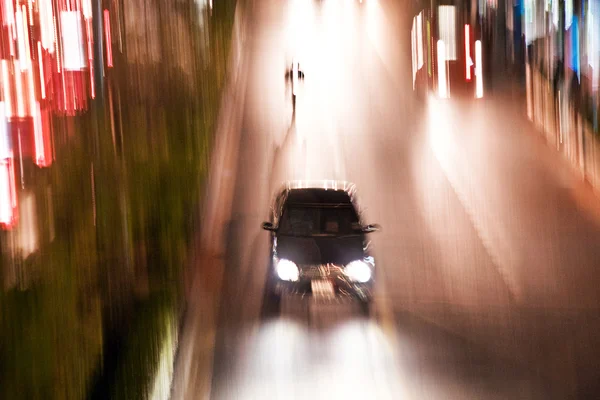 Main road in Bangkok by night with car in motion and light effec — Stock Photo, Image