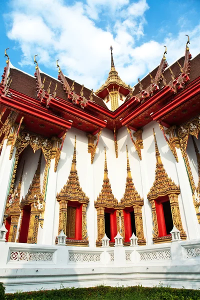 Świątynia wat thewarat nad rzeką nam mae chao phraya — Zdjęcie stockowe