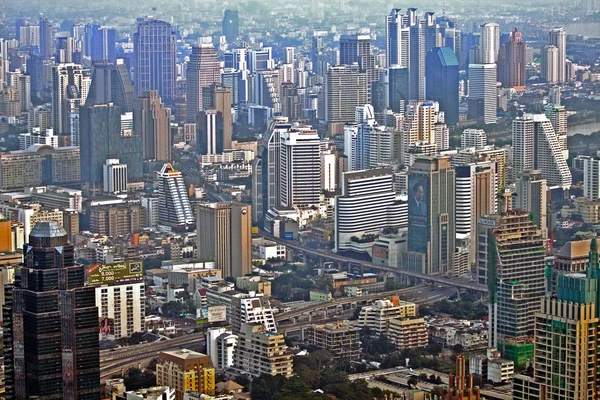 Vista al horizonte de Bangkok desde un rascacielos — Foto de Stock