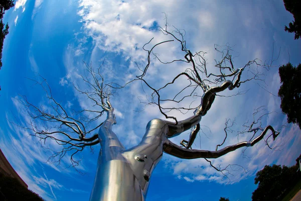 Ein Baum aus Metall in der Nationalgalerie der Kunst Skulpturengarten — Stockfoto