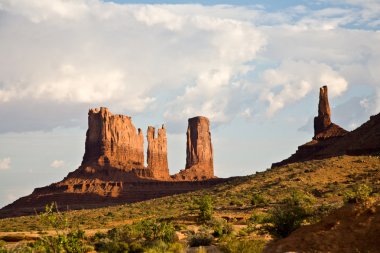 Stagecoach and Bear & Rabbit are giant sandstone formation in clipart