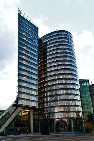 Glas přední části uniqa tower ve Vídni — Stock fotografie