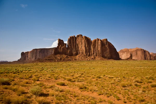 La Butte es una formación de arenisca gigante en el valle del Monumento hecha de san —  Fotos de Stock