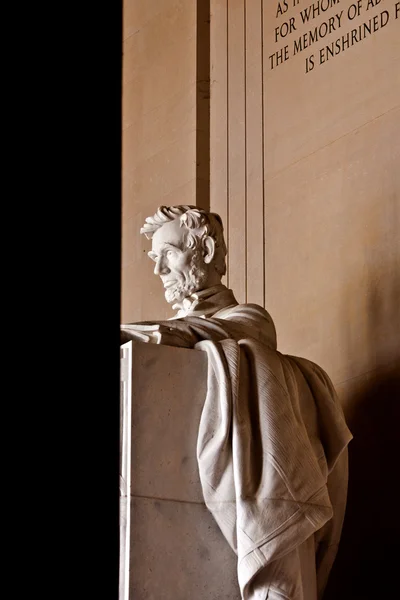 Statue of Abraham Lincoln at the Lincoln Memorial — Stock Photo, Image