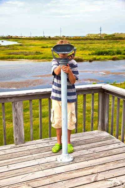 Boy watching the nature through a binocular — Stock Photo, Image