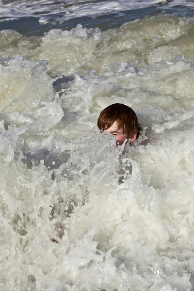 Child has fun in the waves Royalty Free Stock Photos