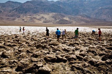 tuz plakaların ortasında death Valley'de adlandırılan şeytanın golf alanı