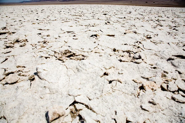 Gebied van zout platen in het midden van death valley, genaamd devil's golf — Stockfoto