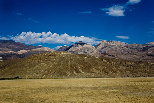 Panamid 山にアネットサールズ湖の乾燥の塩を表示します。 — ストック写真