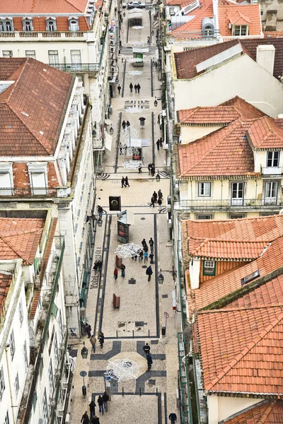Vista desde el "Elevador de Santa Justa" hasta el casco antiguo de Lisboa — Foto de Stock