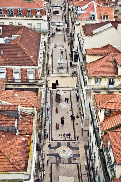 Visa från den "elevador de santa justa" till den gamla delen av Lissabon — Stockfoto