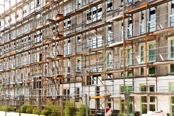Houses in Scaffold — Stock Photo, Image