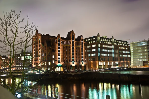 Speicherstadt nocą w Hamburgu — Zdjęcie stockowe