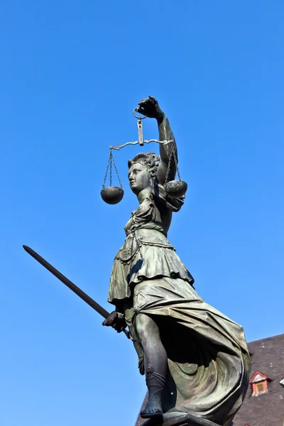 Statue of Lady Justice in front of the Romer in Frankfurt - Germ — Stock Photo, Image