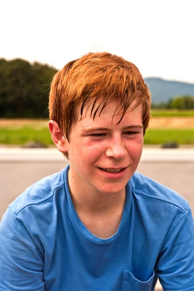 Portré, fiatal fiú csinál sport — Stock Fotó