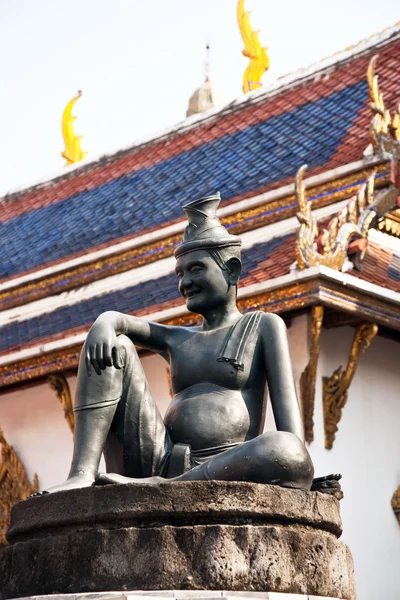 Άγαλμα του ανθρώπου στο μεγάλο παλάτι στην Μπανγκόκ — Φωτογραφία Αρχείου