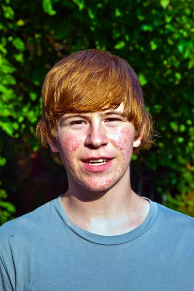 Portret van schattige jongen in puberteit — Stockfoto