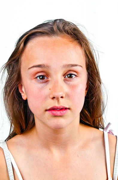 Портрет милой молодой девушки-подростка — стоковое фото