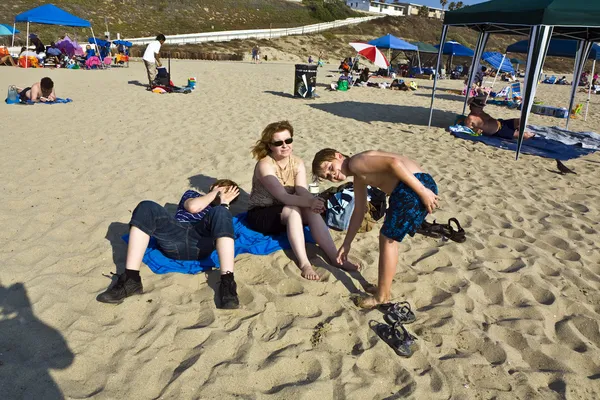 Família desfruta da bela praia na praia de Redondo, Califórnia, Los Angeles — Fotografia de Stock
