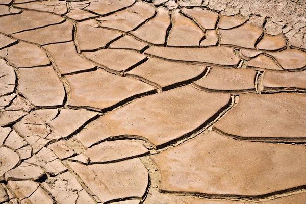 Barro seco y agrietado — Foto de Stock