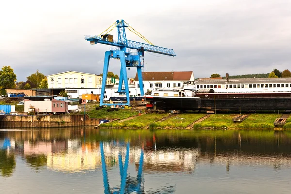 Dockyard no rio principal — Fotografia de Stock