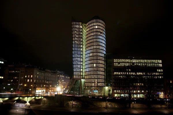 Uniqua Tower in Vienna by night in beautiful illumination — Stock Photo, Image