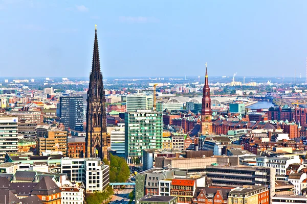 有名なタワー ミハイルからハンブルクの都市の景観 — ストック写真