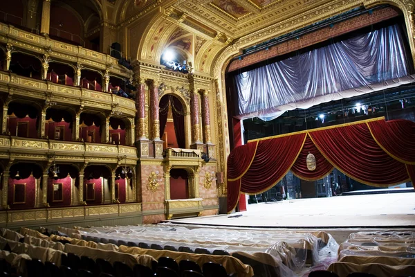 Oude staat opera opera house in Boedapest — Stockfoto