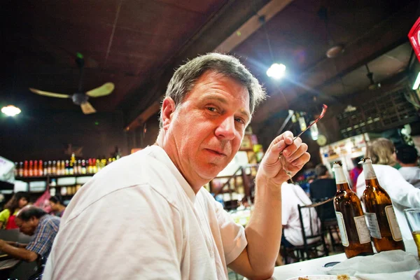 stock image Tourists are enjoying food in a chinese Restaurant