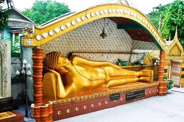Buddah deitado em um templo em Bangkok — Fotografia de Stock