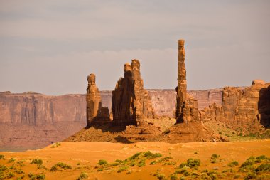 The Totem Pole Butte is a giant sandstone formation in the Monum clipart