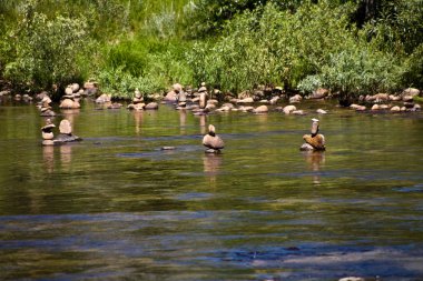 merced River taşlar işaretler errected huma tarafından arıyoruz