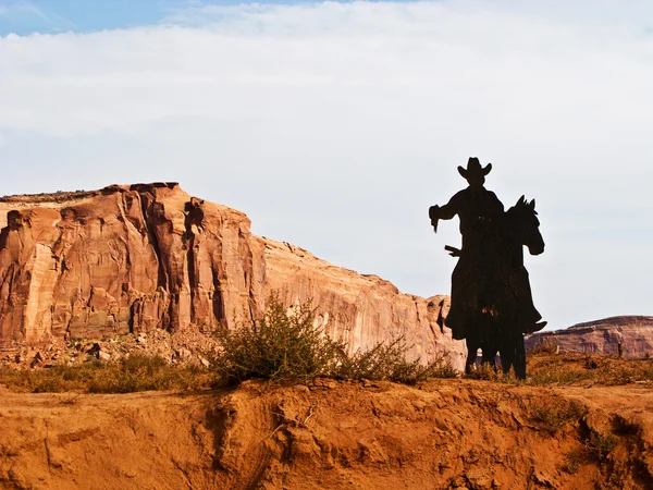Cowboy on a Horse Silhouette in the Monument Valley — Stock Photo, Image