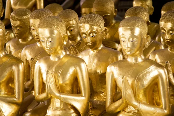 在曼谷与千佛庙中的佛会 — 图库照片