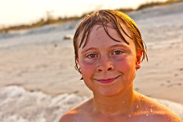 在海滩的可爱男孩 — 图库照片