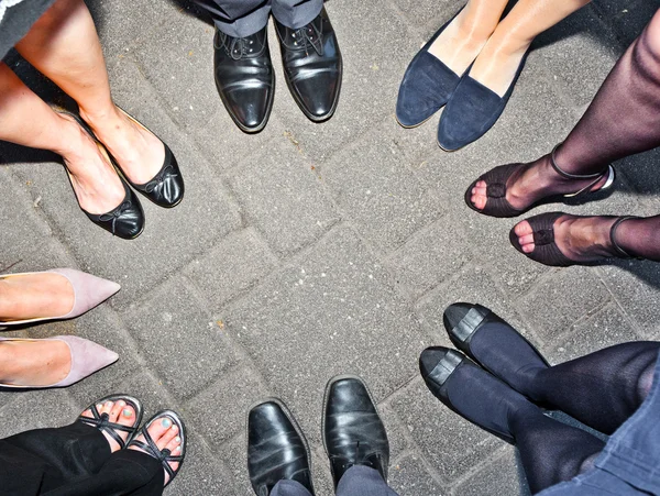 Zapatos de fiesta de pie en un círculo — Foto de Stock