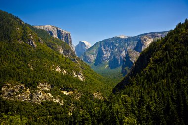 yosemite Parkı manzaralı giriş f-ünlü roket görülen Vadisi