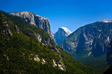 yosemite Parkı manzaralı giriş f-ünlü roket görülen Vadisi