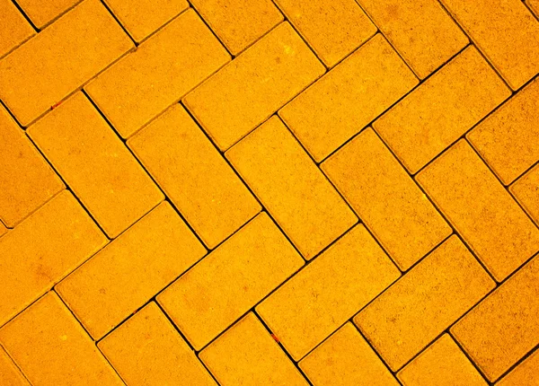 Gehwegmuster aus gegossenen Betonsteinen in gelber Farbe — Stockfoto