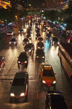 Bangkok gece ana yol, yoğun trafik