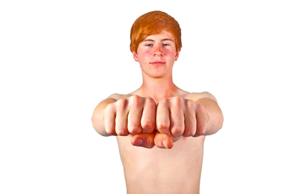 Симпатичный мальчик с кулаком на белом фоне — стоковое фото