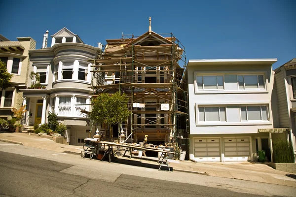 San Francisco, steep street with house in framework — Stock Photo, Image