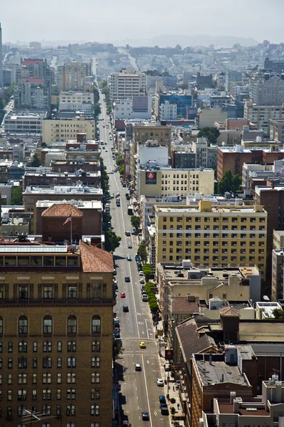 Panorama a ulice s dopravou v San Franciscu vidět z s — Stock fotografie