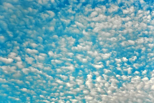 Beau ciel avec des nuages — Photo