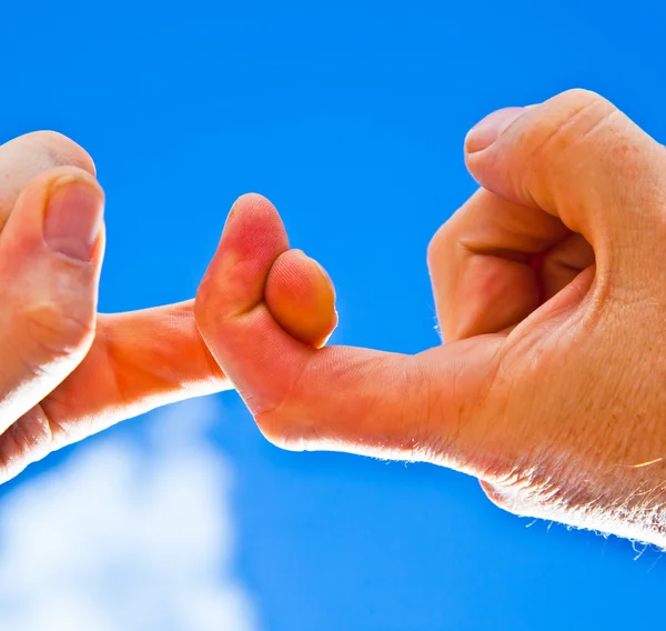 Two fingers with blue sky — Stock Photo, Image