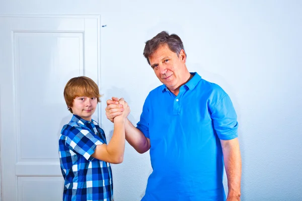 Щасливий батько і син — стокове фото
