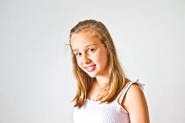 Portret ładny młoda nastolatka — Zdjęcie stockowe